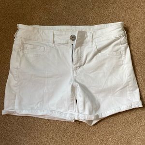 🎉🎉AE super stretch white shorts!!
